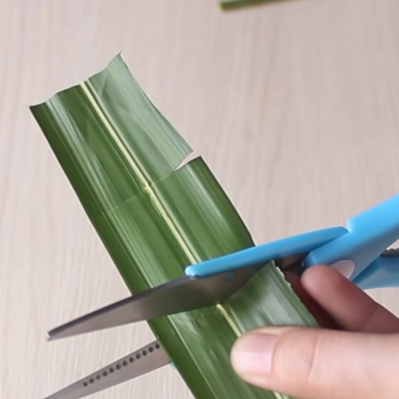 Step 1 Making the cake mold for traditional Hue xu xê cake