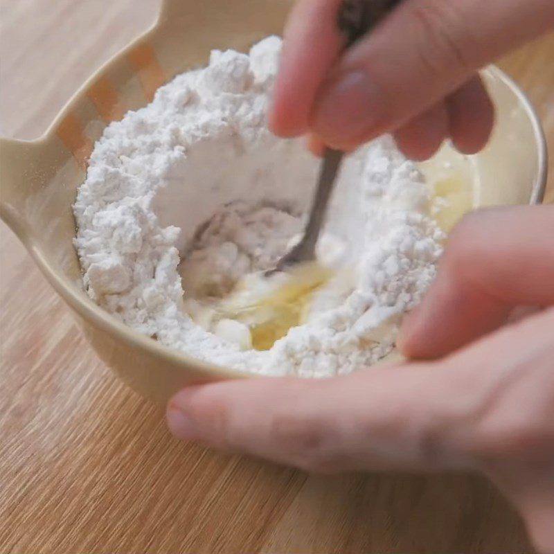 Step 4 Making the frosting layer for papparoti using a steamer