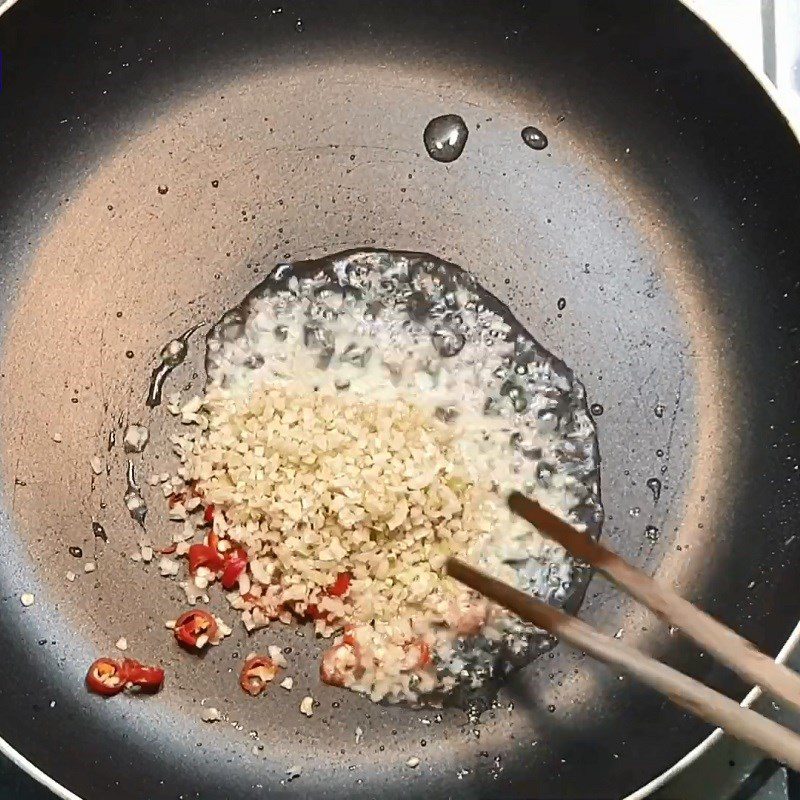 Step 3 Making coconut milk braised vegetarian noodles