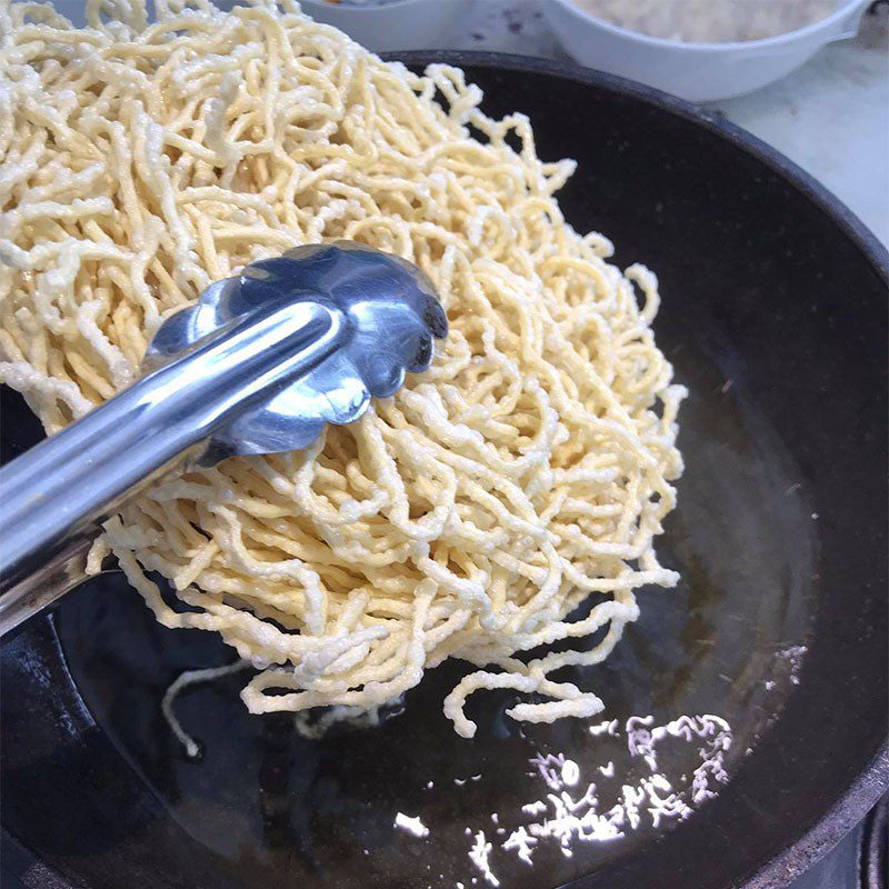 Step 4 Make crispy mixed noodles Crispy mixed noodles