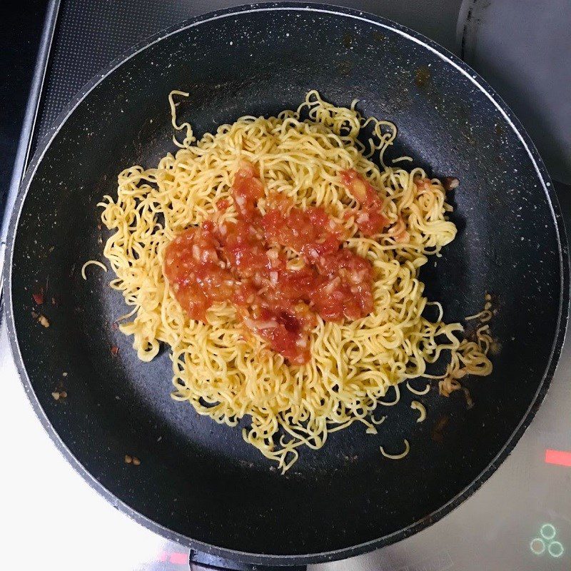 Step 3 Make fried noodles with tomato sauce Fried noodles with tomato sauce