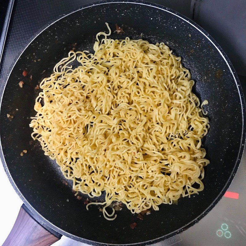 Step 3 Make fried noodles with tomato sauce Fried noodles with tomato sauce