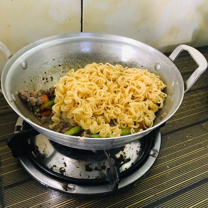 Step 4 Make stir-fried minced meat noodles Stir-fried minced meat noodles