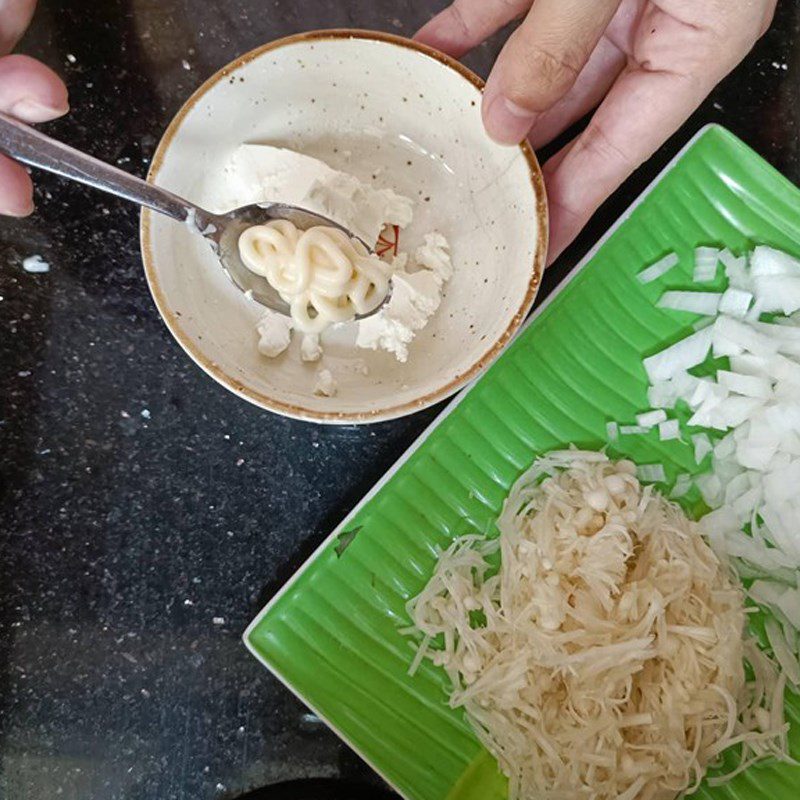 Step 4 Making cream cheese spaghetti with beef and mushrooms