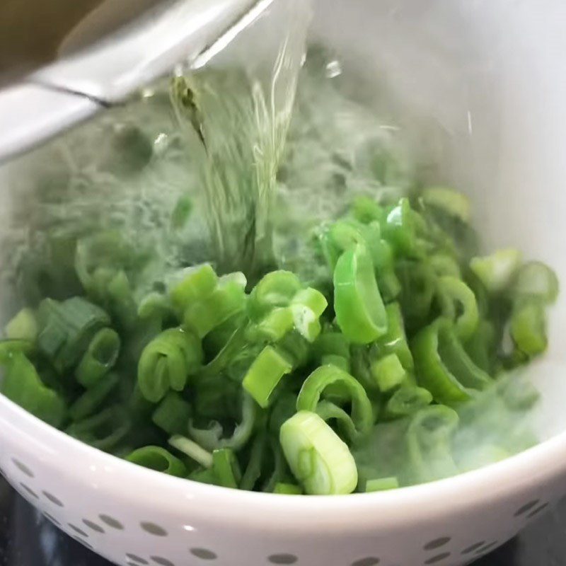 Step 4 Make scallion oil Dumplings