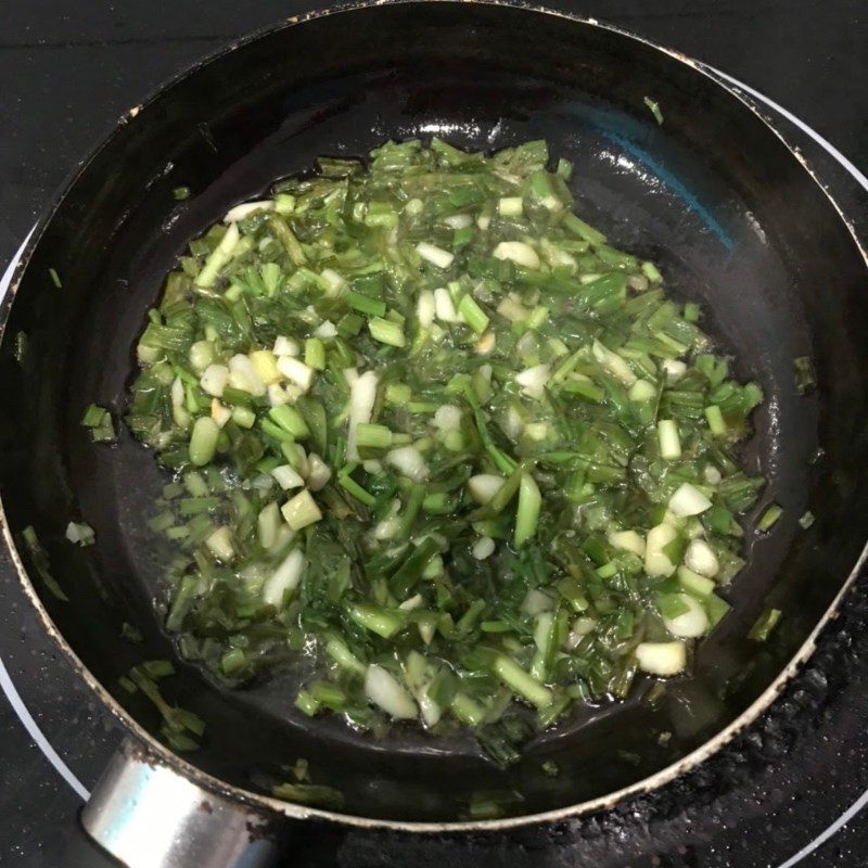 Step 4 Making scallion oil Crispy fried pork coated with scallion oil