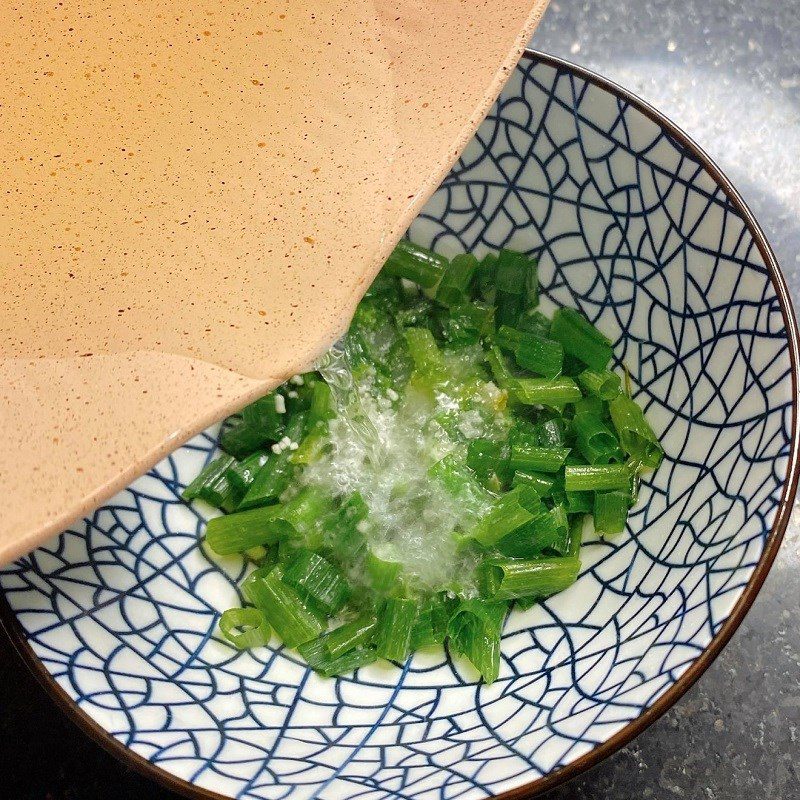 Step 4 Making scallion oil for crispy rice with fried pork floss and scallion oil