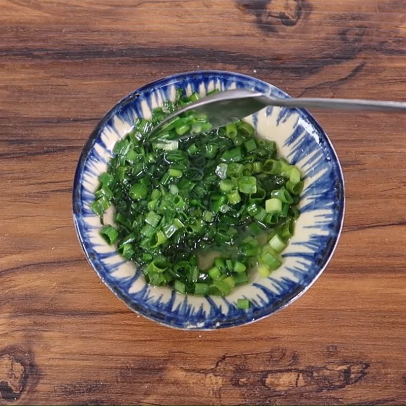 Step 5 Making scallion oil, sesame salt for black sticky rice with mung bean and coconut milk