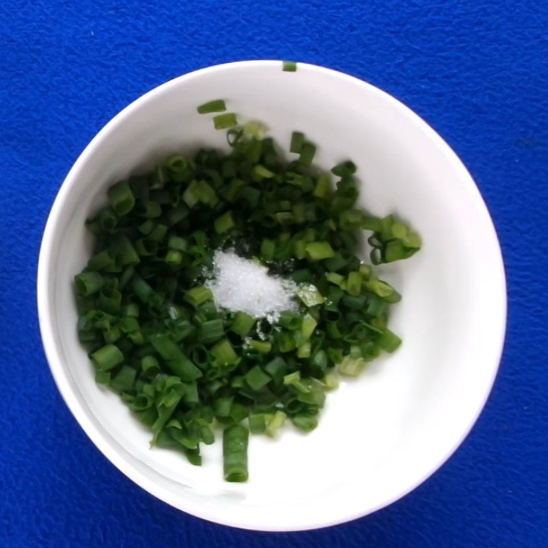 Step 4 Make scallion oil and complete Steamed stuffed eggplant with scallion oil