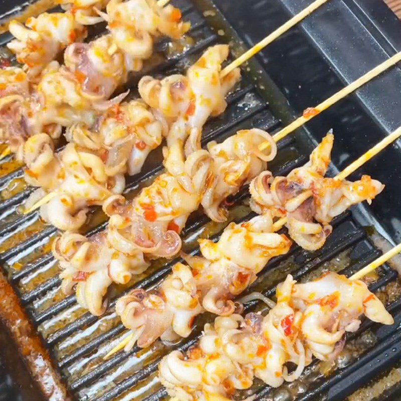 Step 2 Grilled squid with satay Grilled squid with satay (Recipe shared from TikTok Cooking with TasteVN)