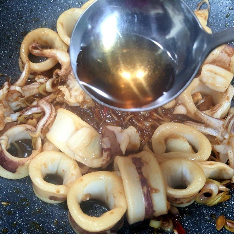 Step 3 Stir-fried squid with lemongrass and chili Stir-fried squid with lemongrass and chili