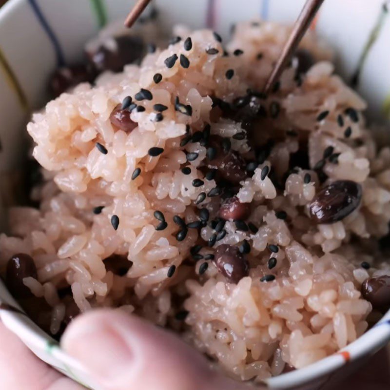 Step 3 Make sesame salt and finish Japanese style red bean rice