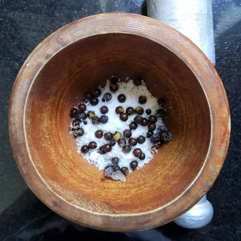 Step 4 Make the salt and pepper dipping sauce for chicken Sour bamboo shoot chicken hotpot