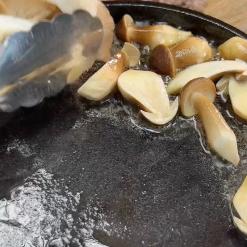 Step 3 Making sautéed mushrooms Vegetarian sautéed mushrooms (Recipe from Tiktok channel Green Vegetarian Kitchen)