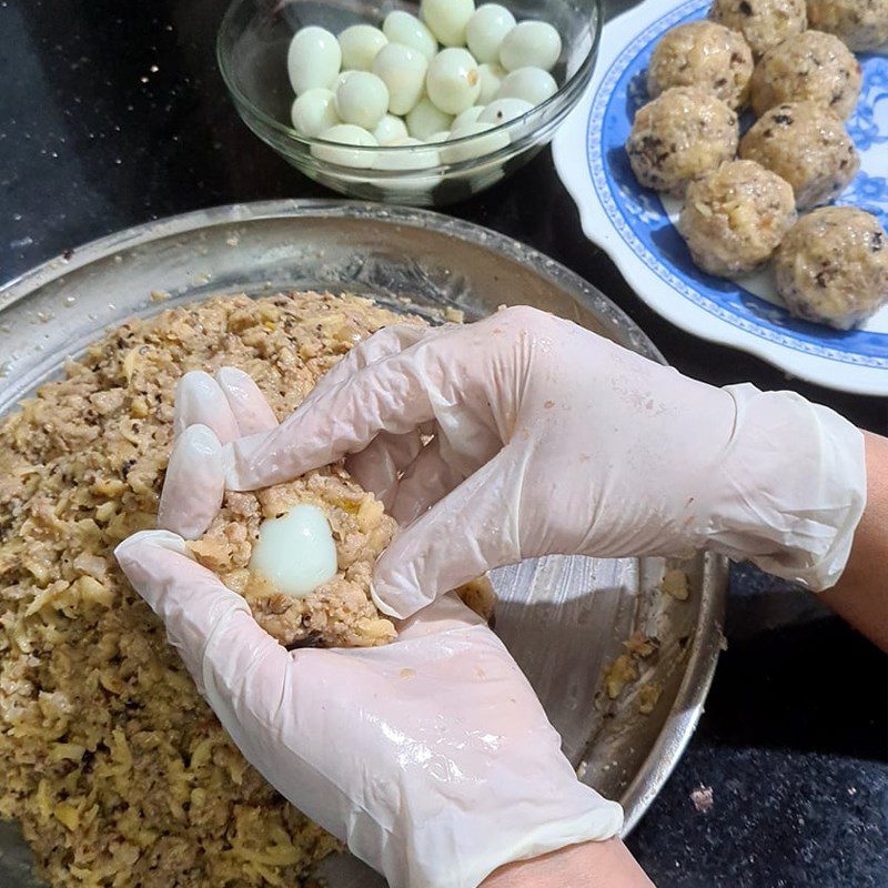 Step 3 Make the filling of quail egg cheese buns