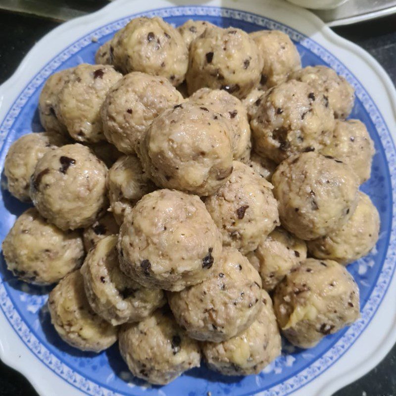 Step 3 Make the filling of quail egg cheese buns