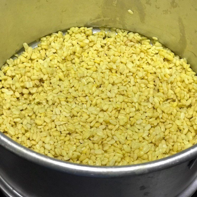 Step 2 Making the filling for Mung Bean Sticky Rice Cake (Recipe shared by a user)