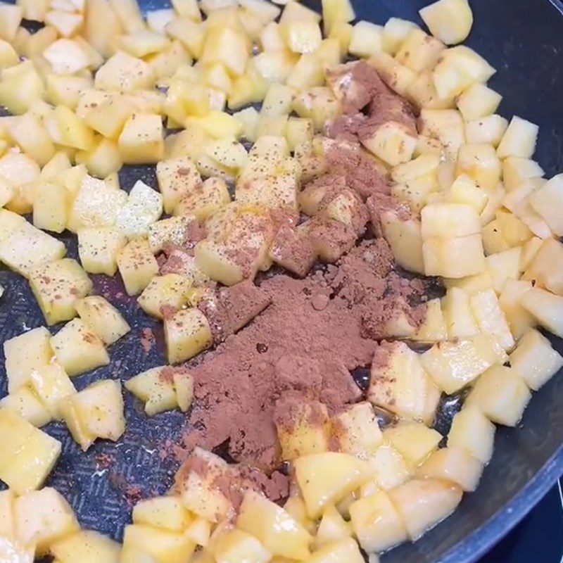 Step 2 Make the filling for baked apple sandwich