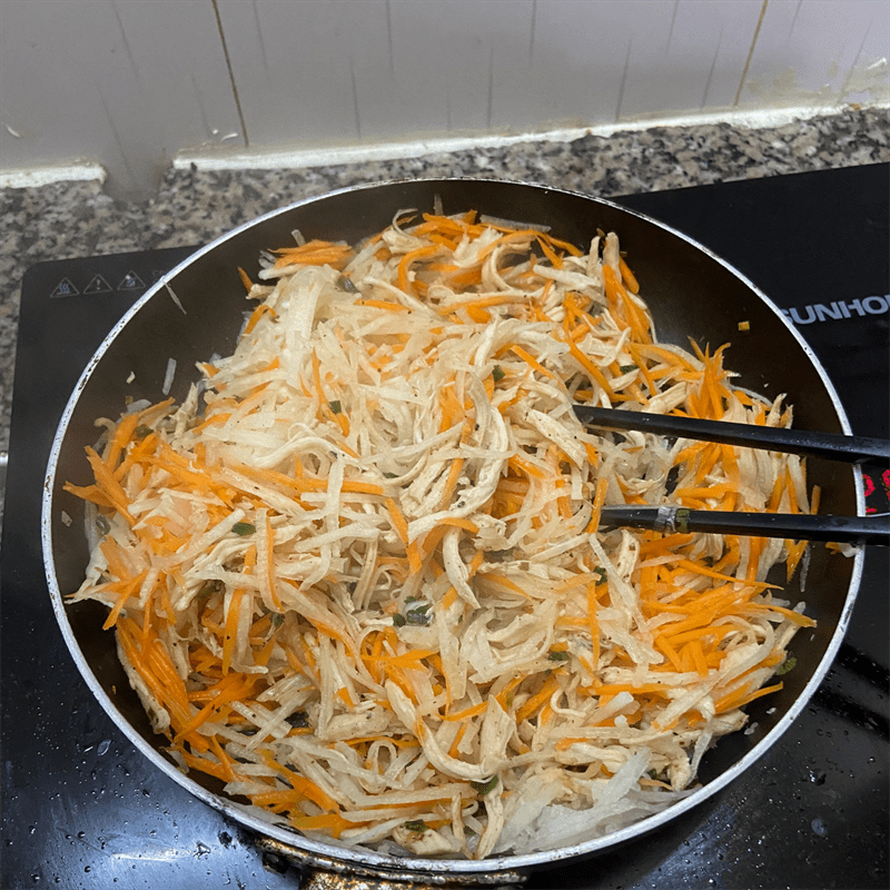 Step 4 Making the filling for red dragon fruit chicken bao