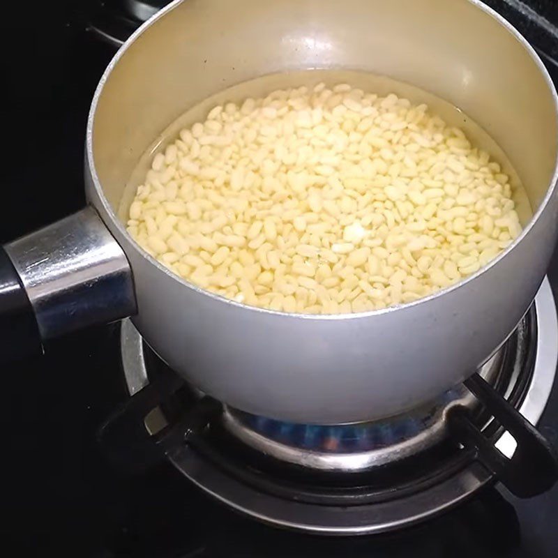 Step 1 Making the filling for mung bean cakes