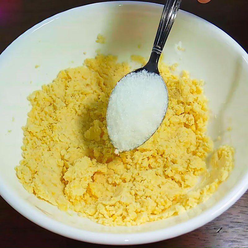 Step 4 Making mung bean filling Steamed pumpkin cake with coconut