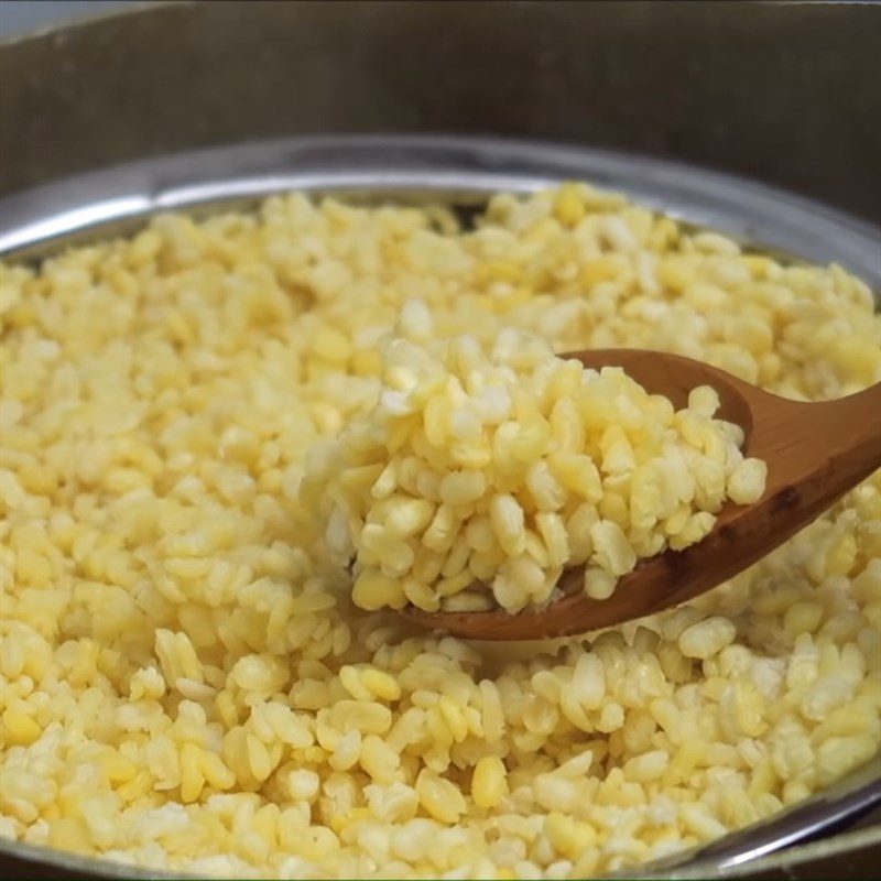 Step 3 Make the mung bean filling Sticky Rice with Black Glutinous Rice and Mung Bean Filling with Coconut Milk