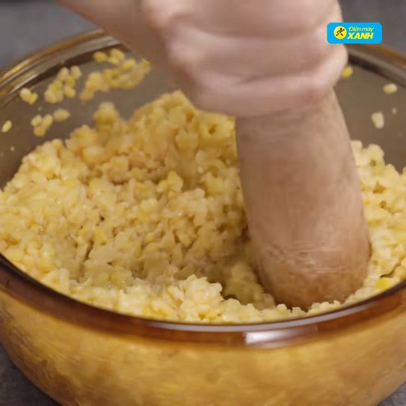 Step 4 Making mung bean filling for five-color sticky rice dumplings