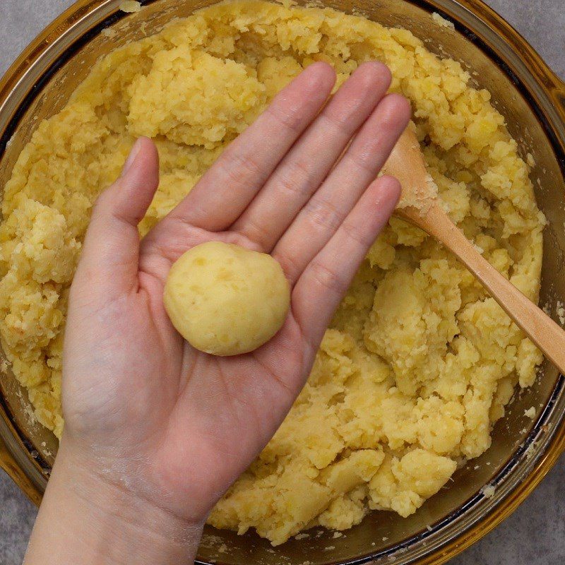 Step 4 Making mung bean filling for five-color sticky rice dumplings