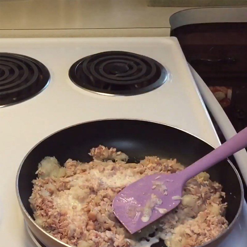 Step 4 Making chicken filling for chicken bread