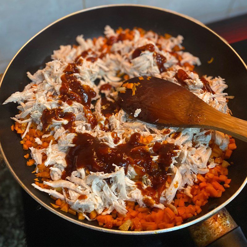 Step 3 Make the char siu chicken filling Chicken meat sandwich (recipe shared by a user)