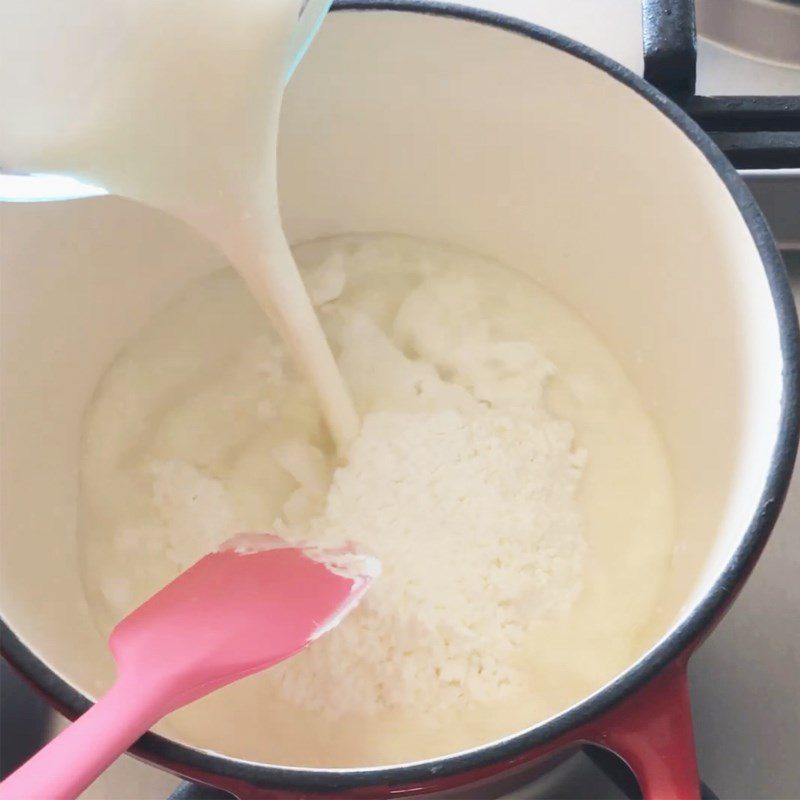 Step 1 Make the cream filling for Cream-filled Waffle Bread