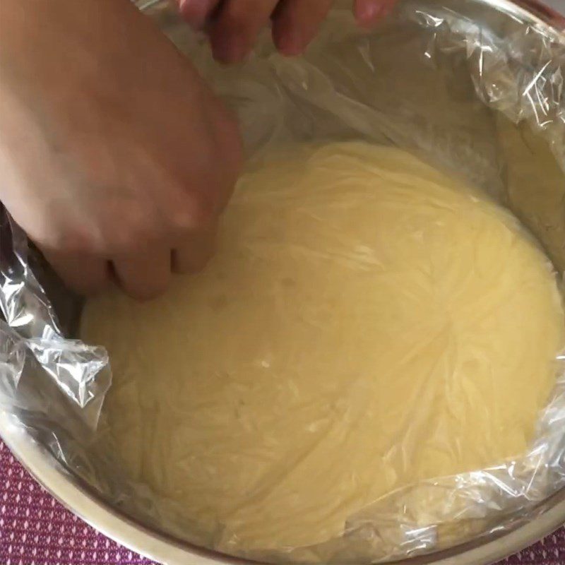 Step 1 Make the cream filling for Cream-filled Waffle Bread