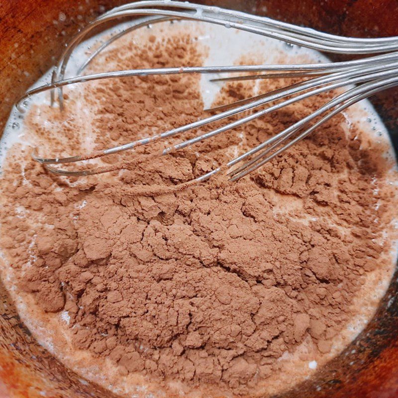 Step 3 Making chocolate cream filling Melting chocolate bread (recipe shared by user)