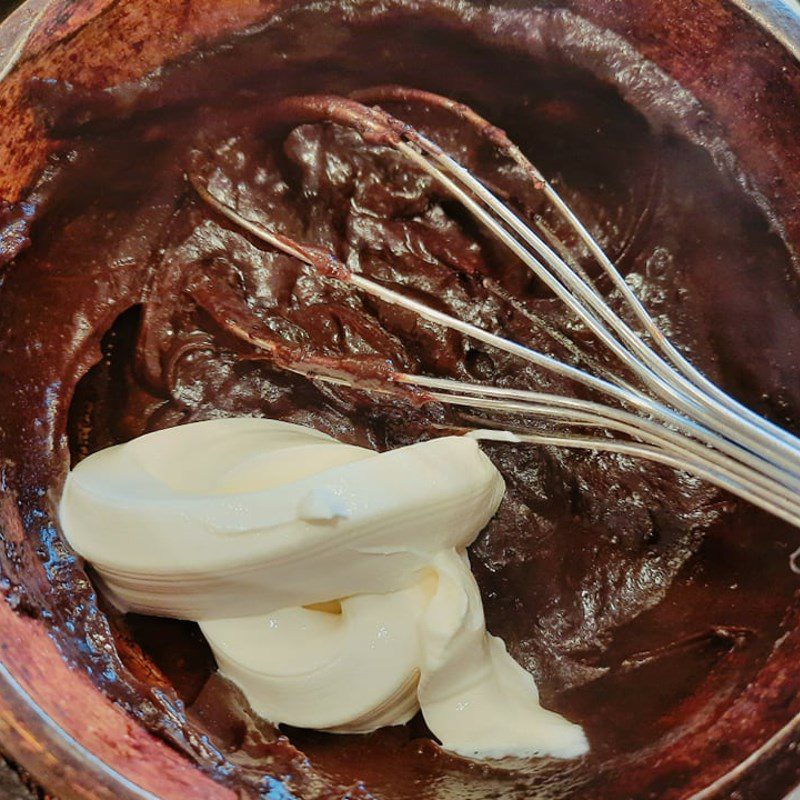 Step 3 Making chocolate cream filling Melting chocolate bread (recipe shared by user)