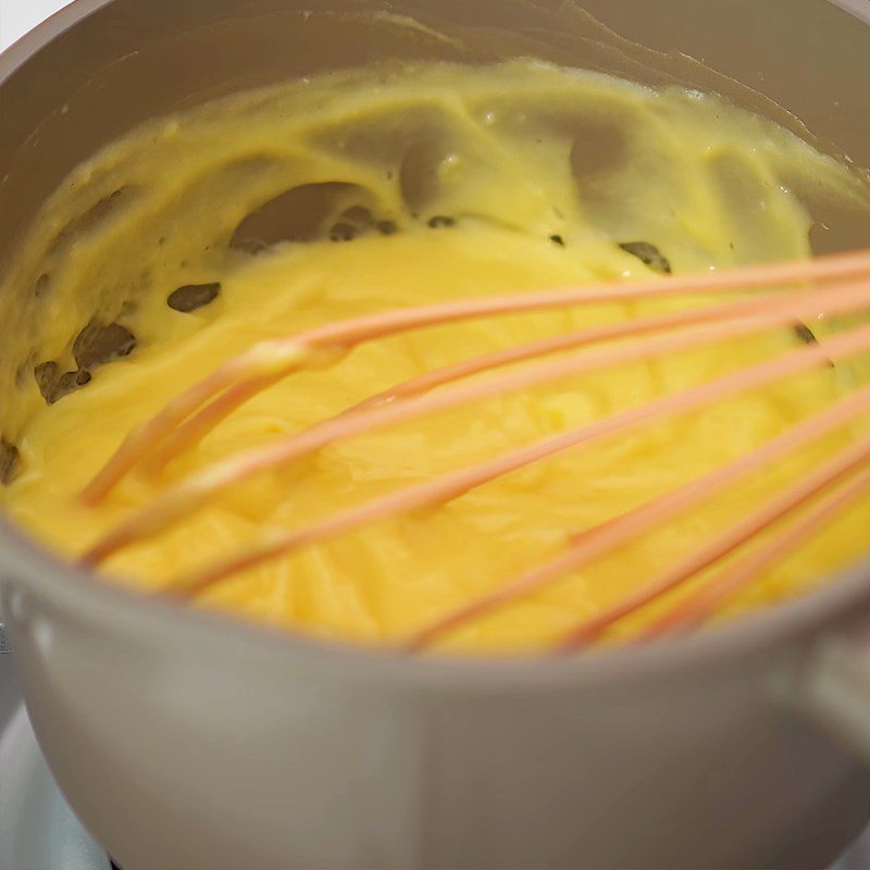 Step 3 Make egg cream filling for milk egg pancake