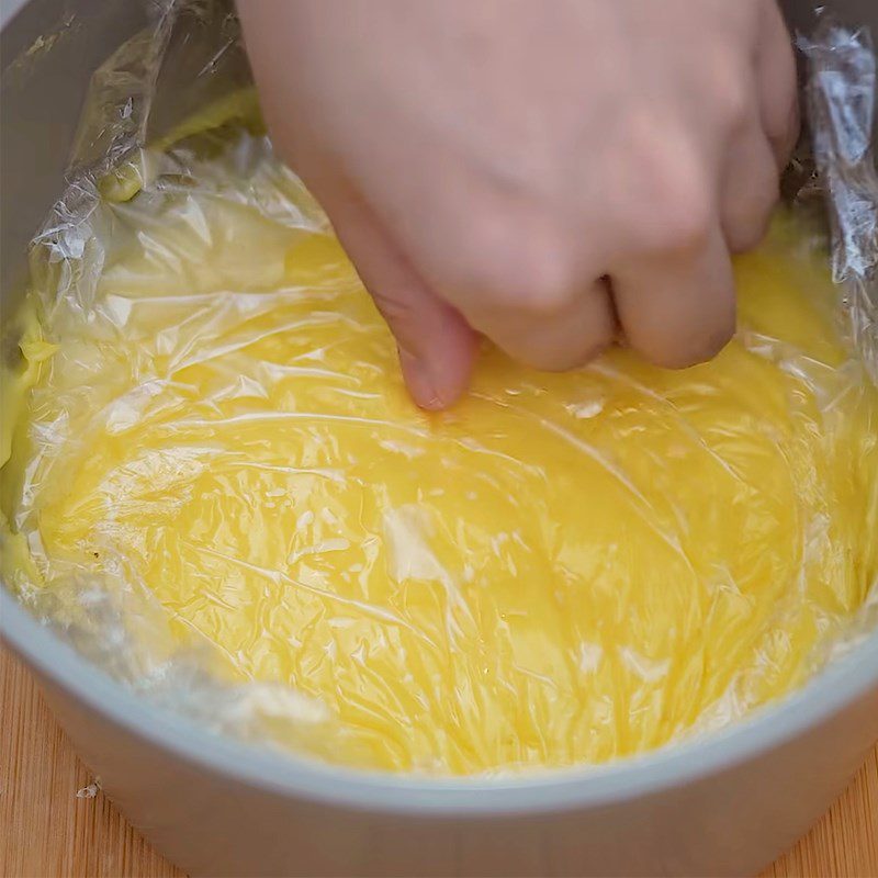 Step 3 Make egg cream filling for milk egg pancake