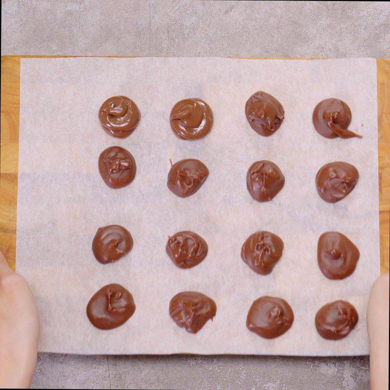 Step 1 Make the chocolate filling Matcha Cookies with Chocolate Filling