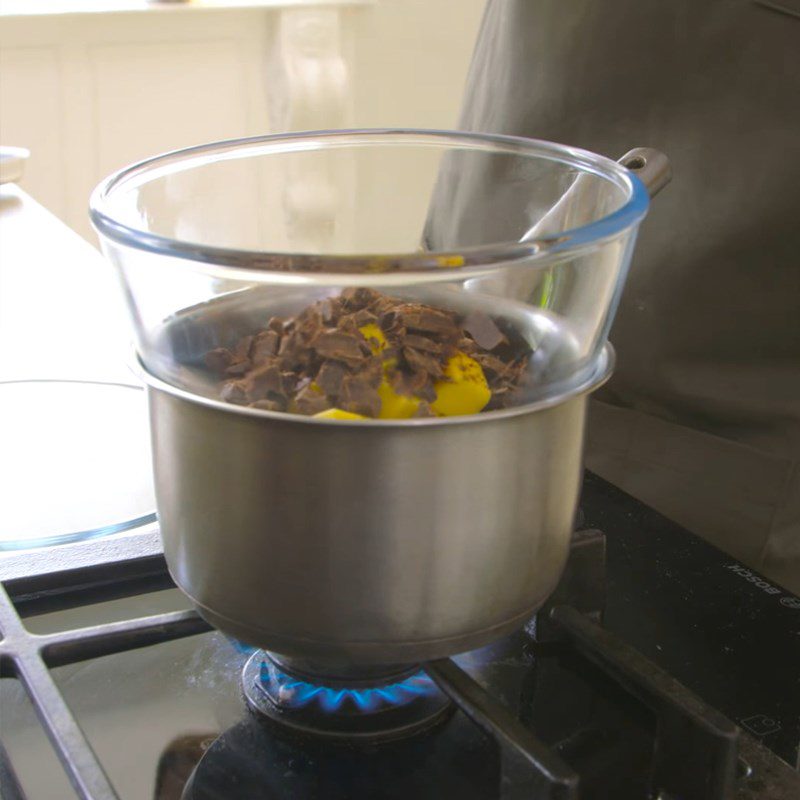 Step 3 Make the chocolate filling of Chocolate Pecan Pie