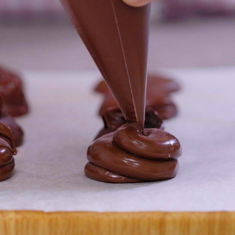 Step 1 Make the chocolate filling Matcha Cookies with Chocolate Filling