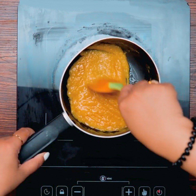 Step 3 Make the molten egg yolk filling for salted egg cheese mooncake