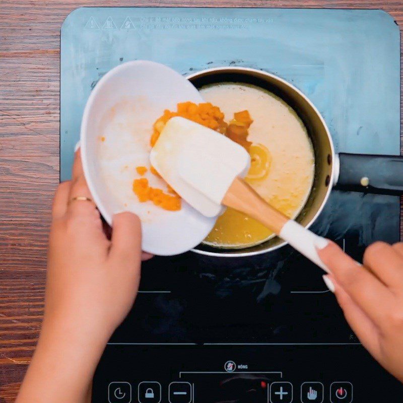 Step 4 Make custard egg milk filling for salted egg cheese mooncake