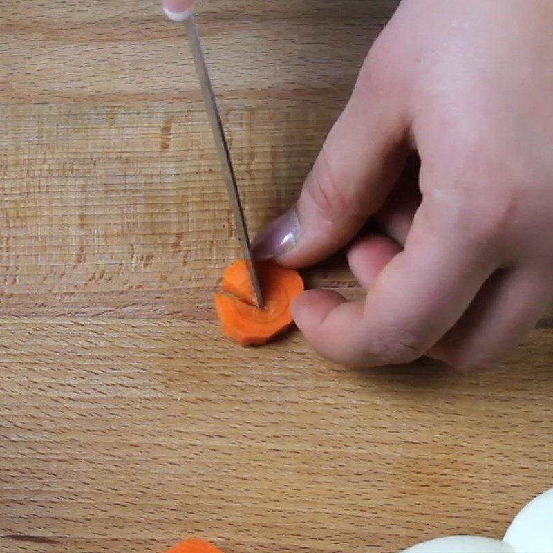 Step 3 Making the hat and nose of the Snowman from quail eggs