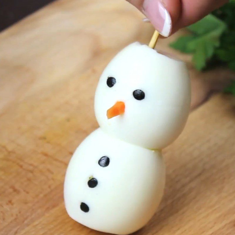 Step 3 Making the hat and nose of the Snowman from quail eggs