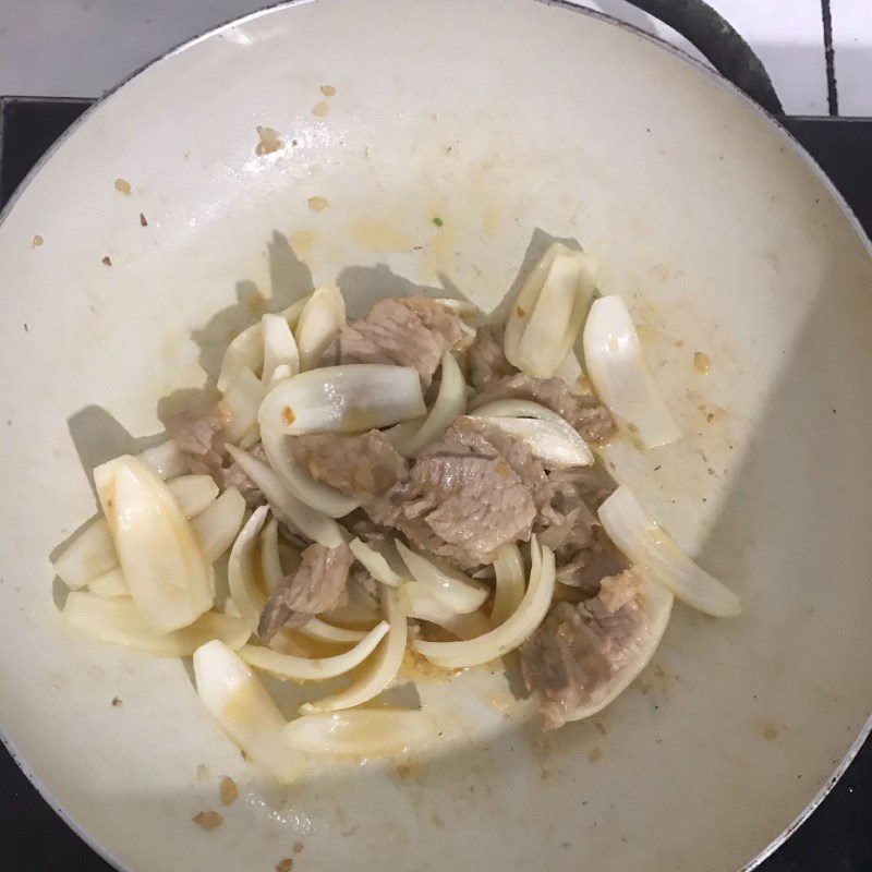 Step 4 Make pork stir-fried noodles Pork stir-fried noodles
