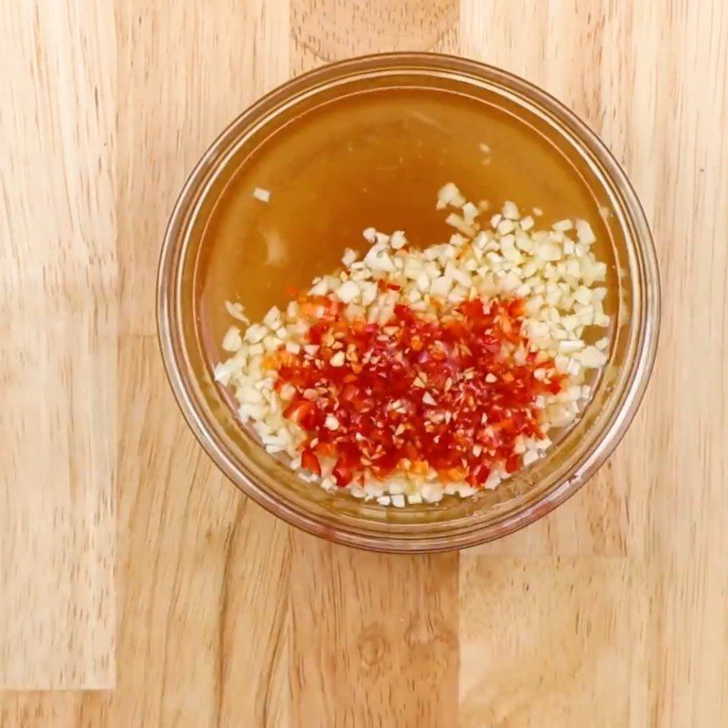 Step 4 Make dipping sauce for braised beef shank in coconut water