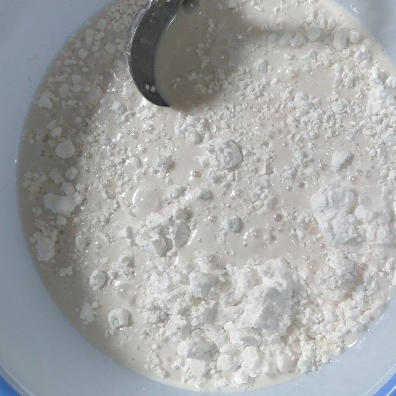 Step 3 Making coconut milk Steamed banana cake with coconut milk using tapioca flour and rice flour