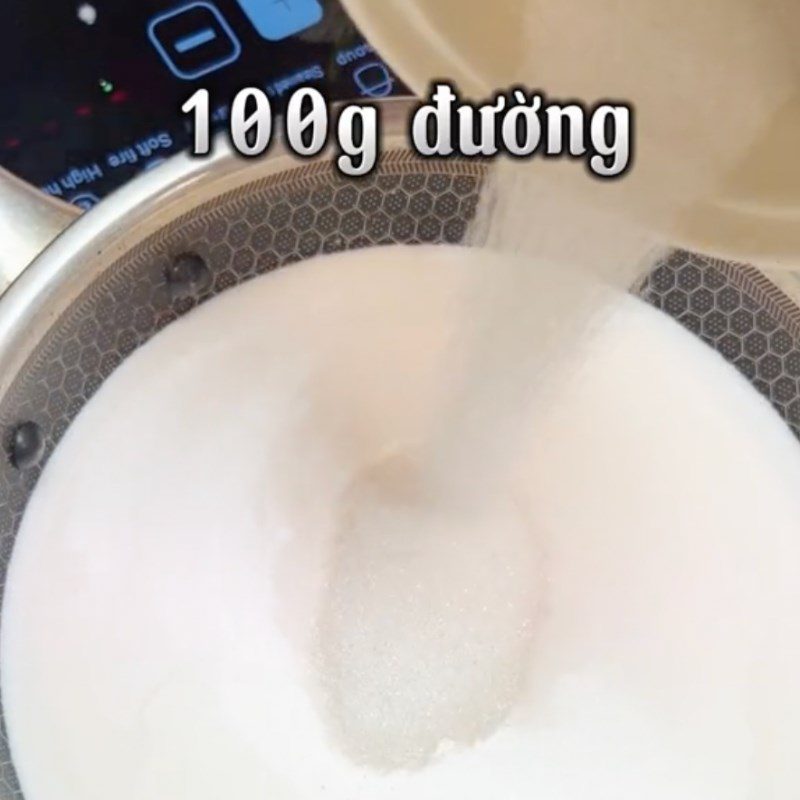 Step 3 Making coconut milk for steamed banana cake with coconut milk and chocolate