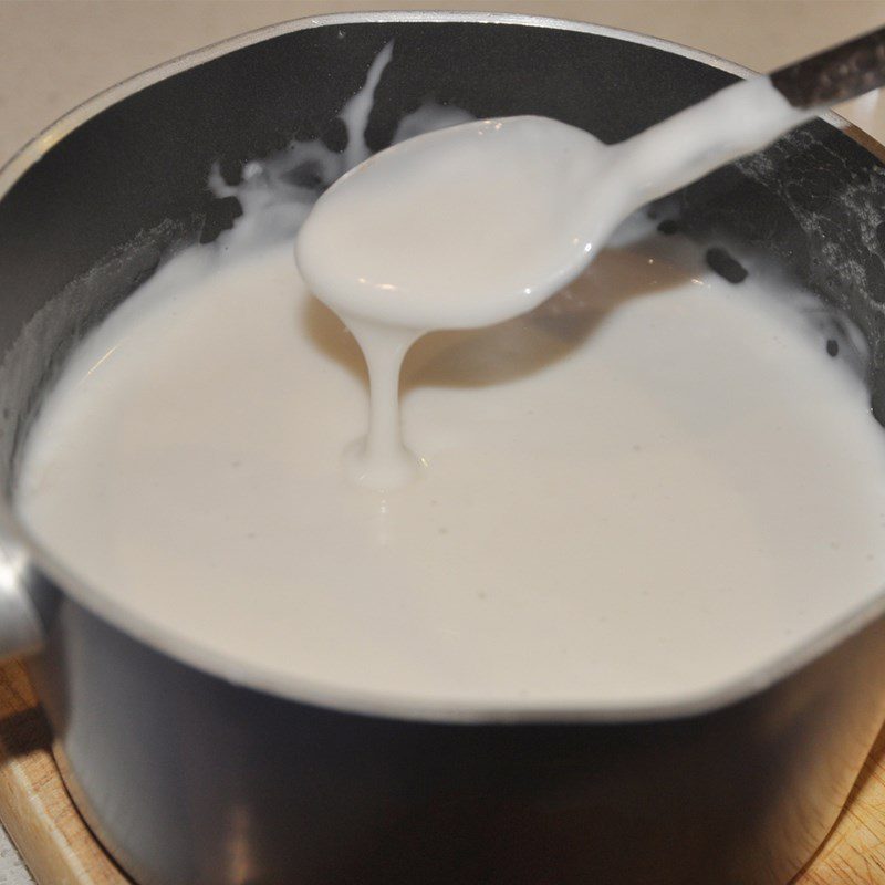 Step 4 Making coconut milk Vegetarian steamed rice cakes with coconut milk