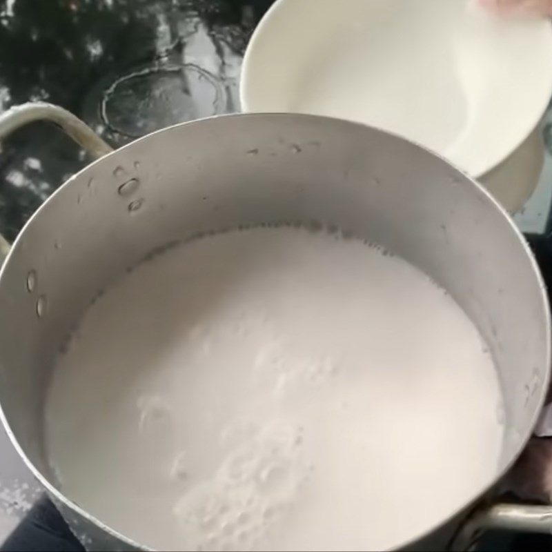 Step 5 Making coconut milk Hue purple sweet potato dessert