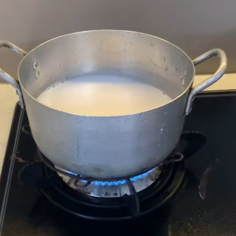 Step 5 Making coconut milk Hue purple sweet potato dessert